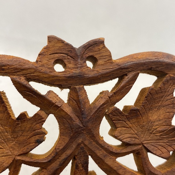 Vintage Hand Carved Wooden Raised Footed Trivet Leaves & Flower Made in India - Picture 8 of 9